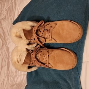 UGG WEYLYN CHESTNUT SHEARLING BOOTIES Gently Used women's US 8